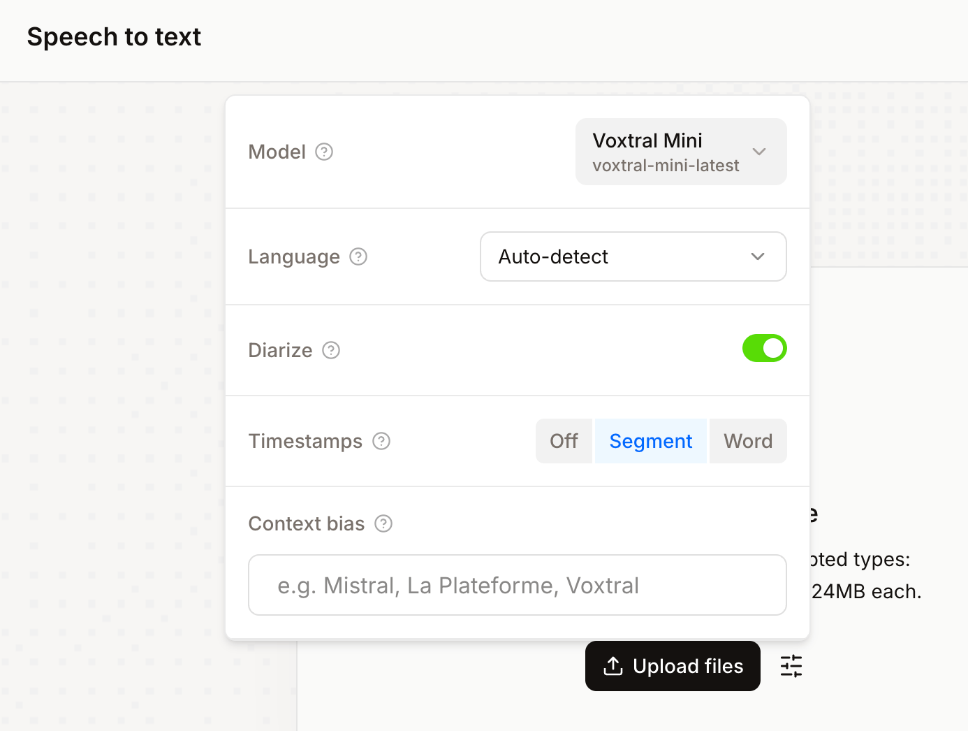 Mistral Studioの文字起こし設定パネル。モデル選択、言語、話者識別（Diarize）、タイムスタンプ粒度、Context biasを設定できる